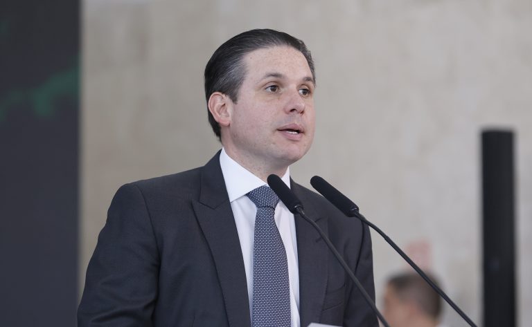 Hugo Motta defende democracia e cooperação entre países no Fórum de Lisboa