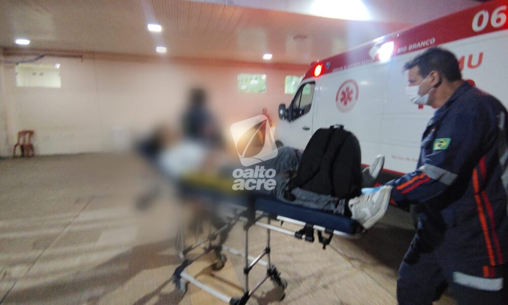 Jovem reage a assalto e é ferido com golpe de faca durante tentativa de latrocínio em Rio Branco