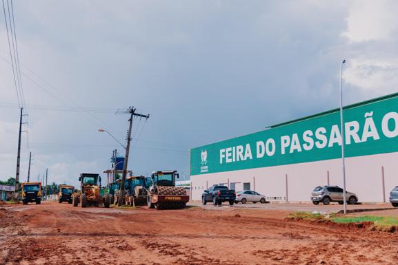 Infraestrutura urbana: Governo de Roraima inicia asfaltamento de via lateral à Feira do Passarão