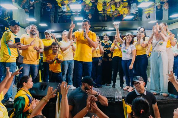 Sampaio e Tayla arrastam multidão no Pintolândia e Equatorial no último comício da campanha