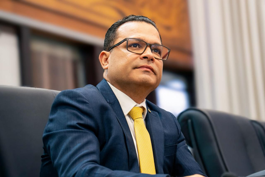 DEPUTADO TADEU HASSEM FALA AOS MORADORES DE SENA MADUREIRA NA ALEAC